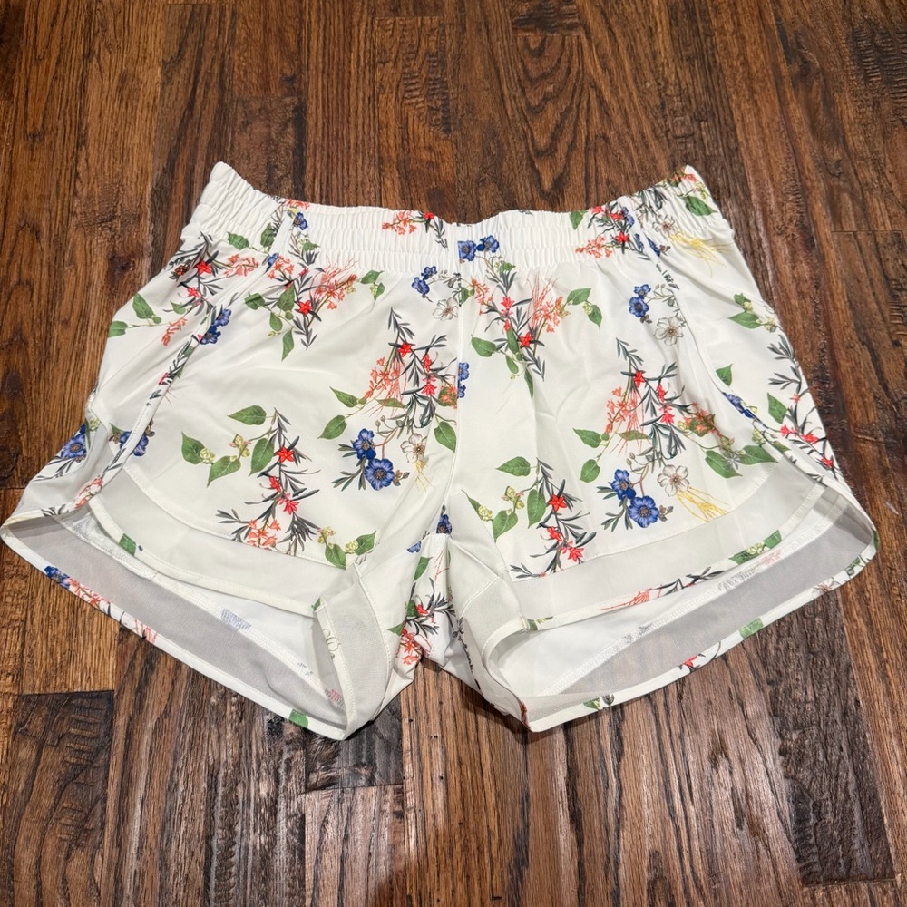 Athleta Mesh Racer Run Mid Rise Shorts